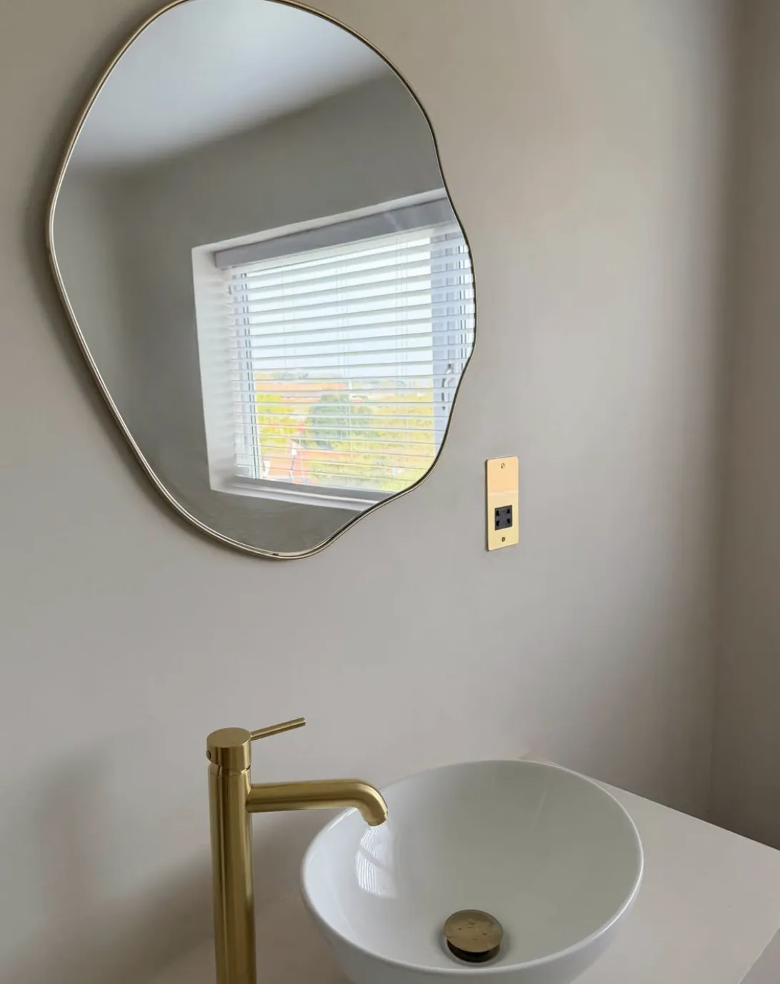 Microcement vanity